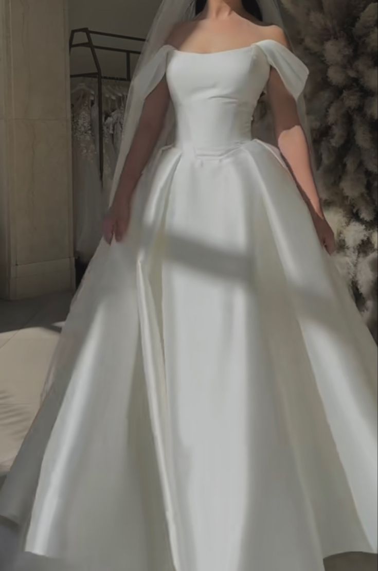 Vintage wedding dress Off-the-Shoulder Satin lace-up bridal dress Custom made - View 3 | FashionDia