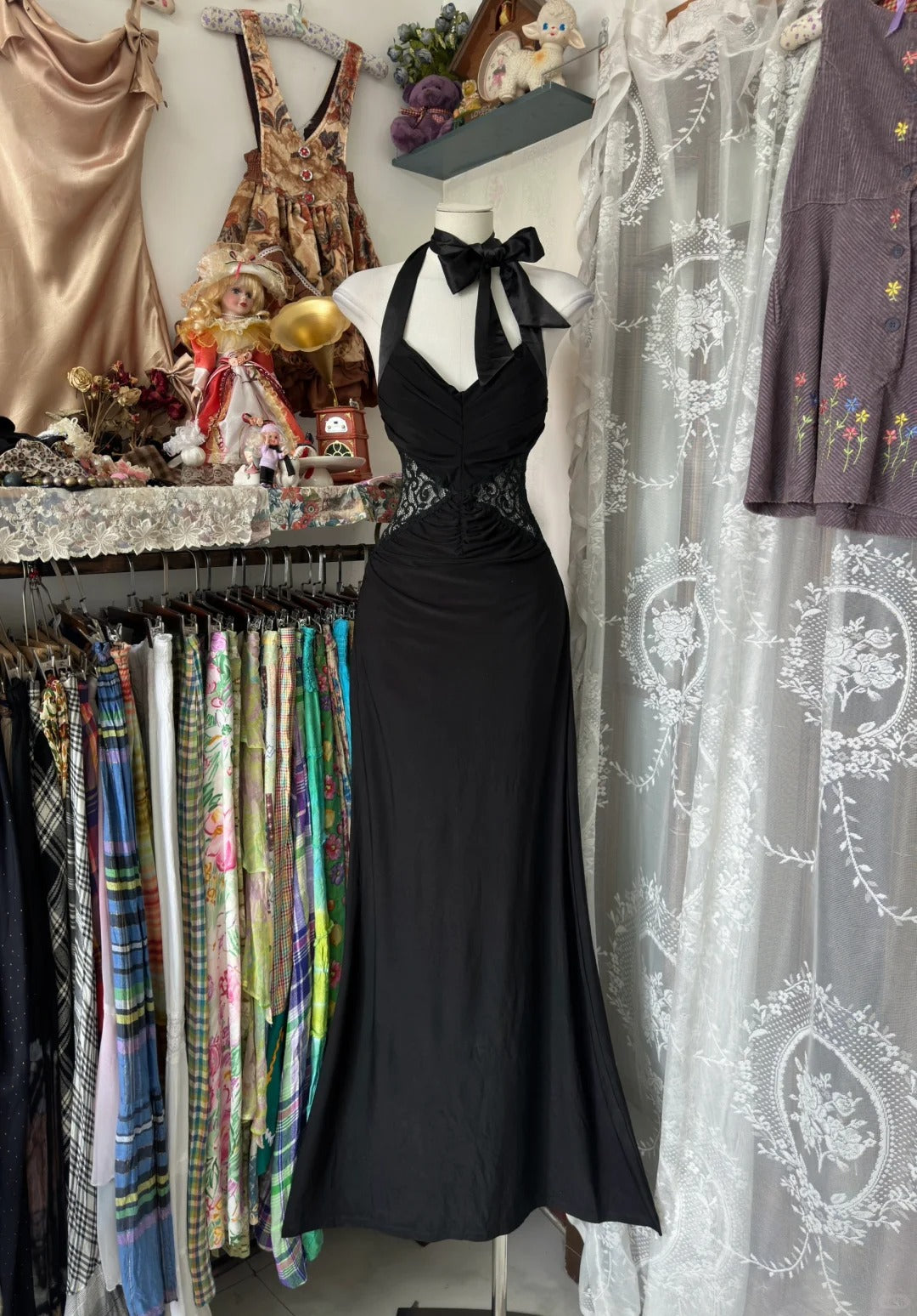 Elegant Black Halter Prom Dress Sleeveless Evening Party Dress - FashionDia