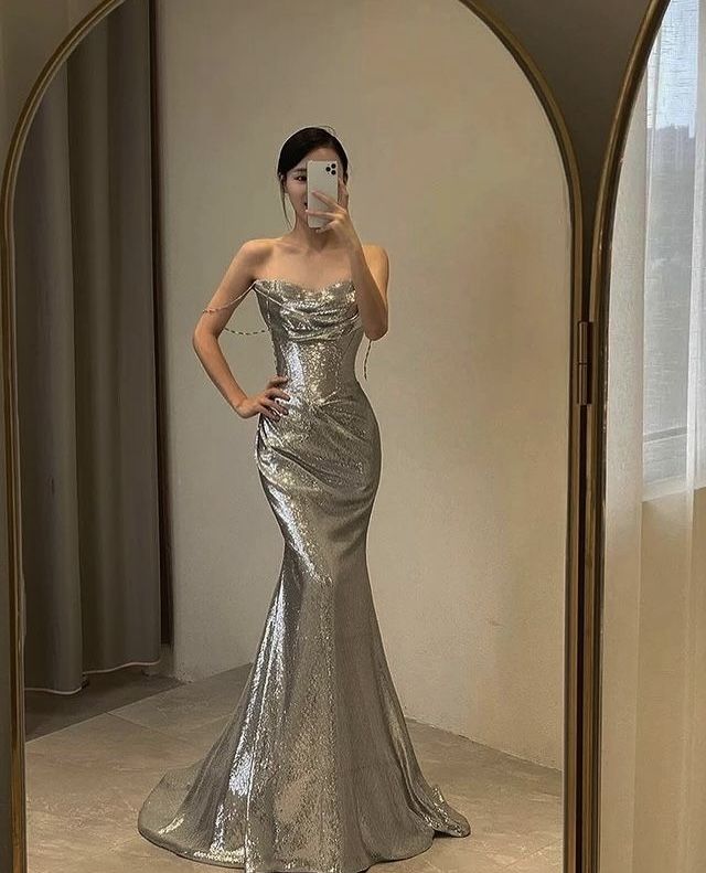 Elegant Mermaid Siver Sequin Prom Dress Sleeveless Evening Party Dress - FashionDia