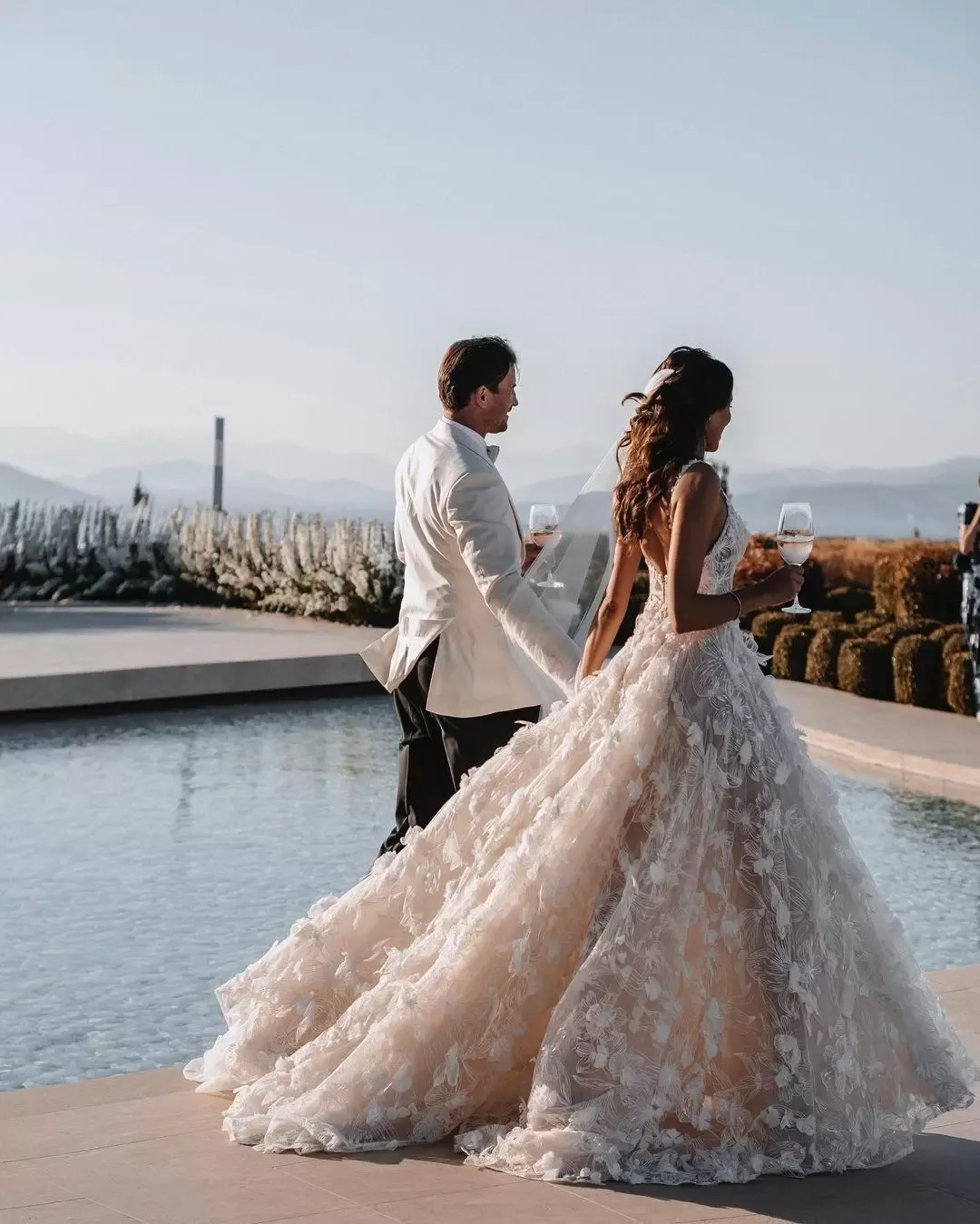 3D Flowers Appliques Long Wedding Dress Princess Bridal Gown fg7373