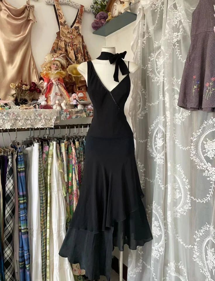 Elegant Formal Black Dresses A-Line Ruffle Prom Dress Vintage Formal Dress Prom Dresses - FashionDia