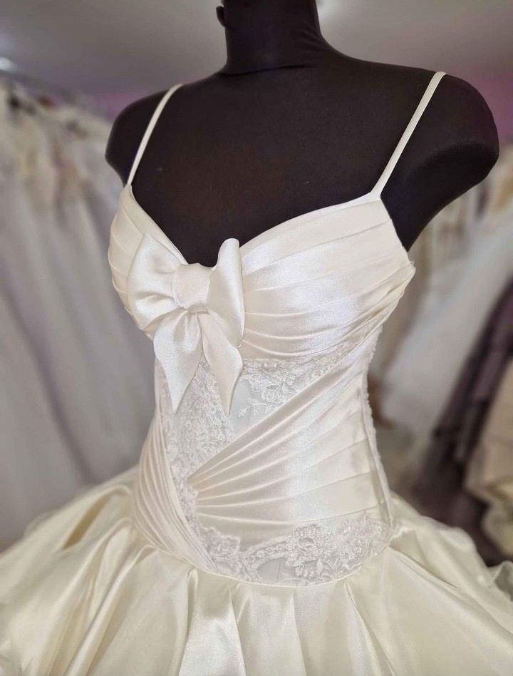 A Line Long Satin Lace Wedding Dress Spaghetti Straps Bridal Gown fg7229