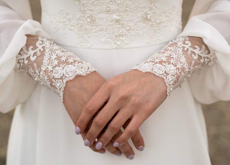 Ivory lace wedding dress, long-sleeve button back long train gown lace & chiffon Wedding Dresses fg6636