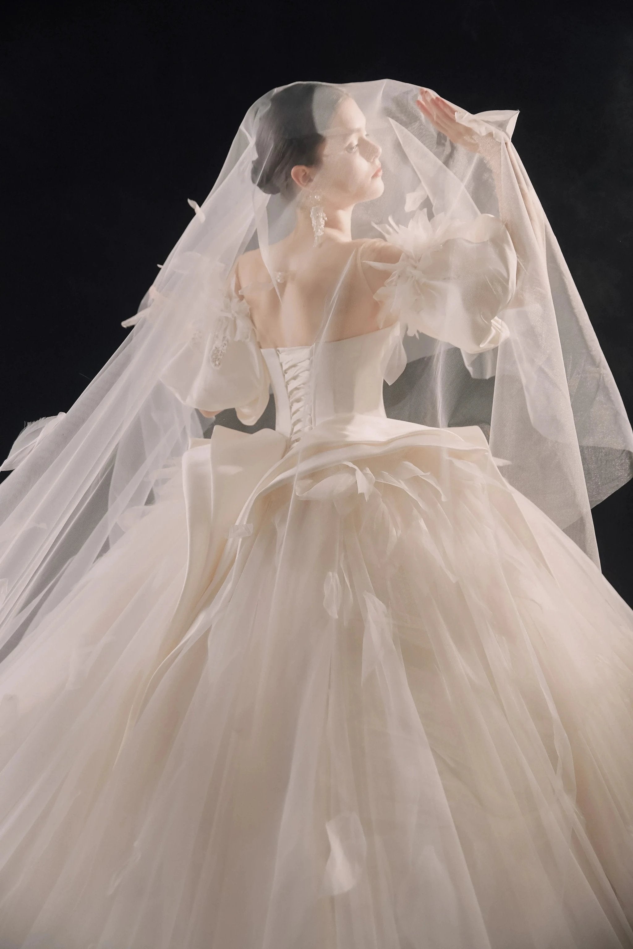 Lavish Sweetheart Ball Gown Satin Puff Sleeve Feather Trim Beaded Wedding Dress with Flowing Train E-302 (ZD16889)