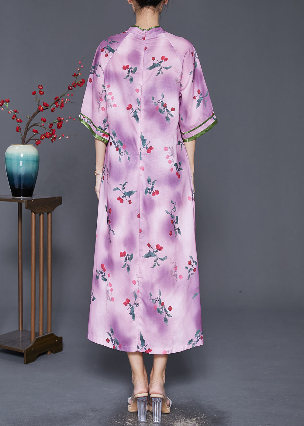 Beautifully Finished Dress in a Timeless Design