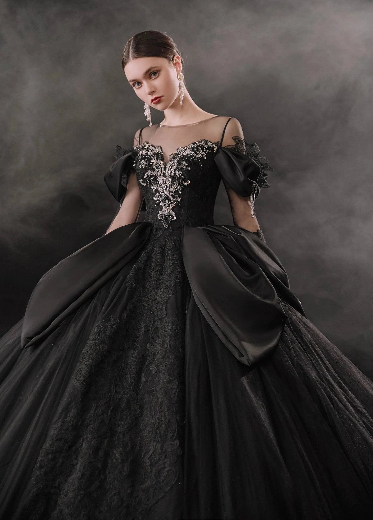 Dramatic Black Ball Gown Illusion Neckline Satin Puff Sleeve Beaded Lace Wedding Dress with Oversized Train E-305 (ZD16893)
