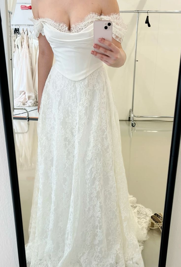 Stunning Off Shoulder Long Lace Wedding Dresses fg7291