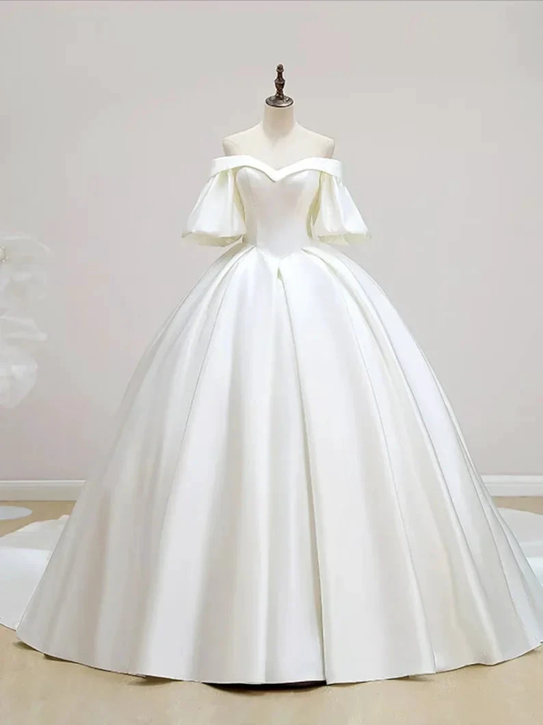 Simple Off-Shoulder Short Sleeves Wedding Dress Satin Chapel Train Ball Gown Bridal Dress (ZD13629)