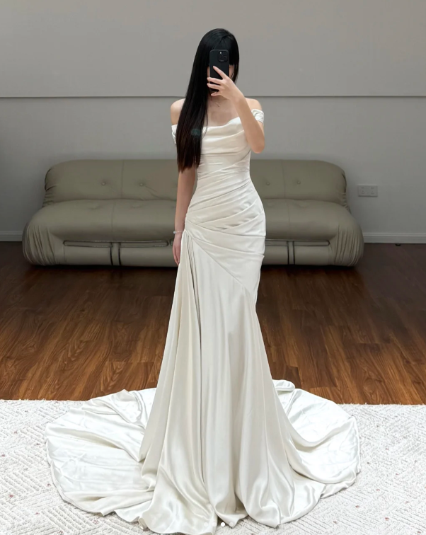 Off The Shoulder Elegant Ivory Wedding Dress With Train Satin Evening Dress fg8675
