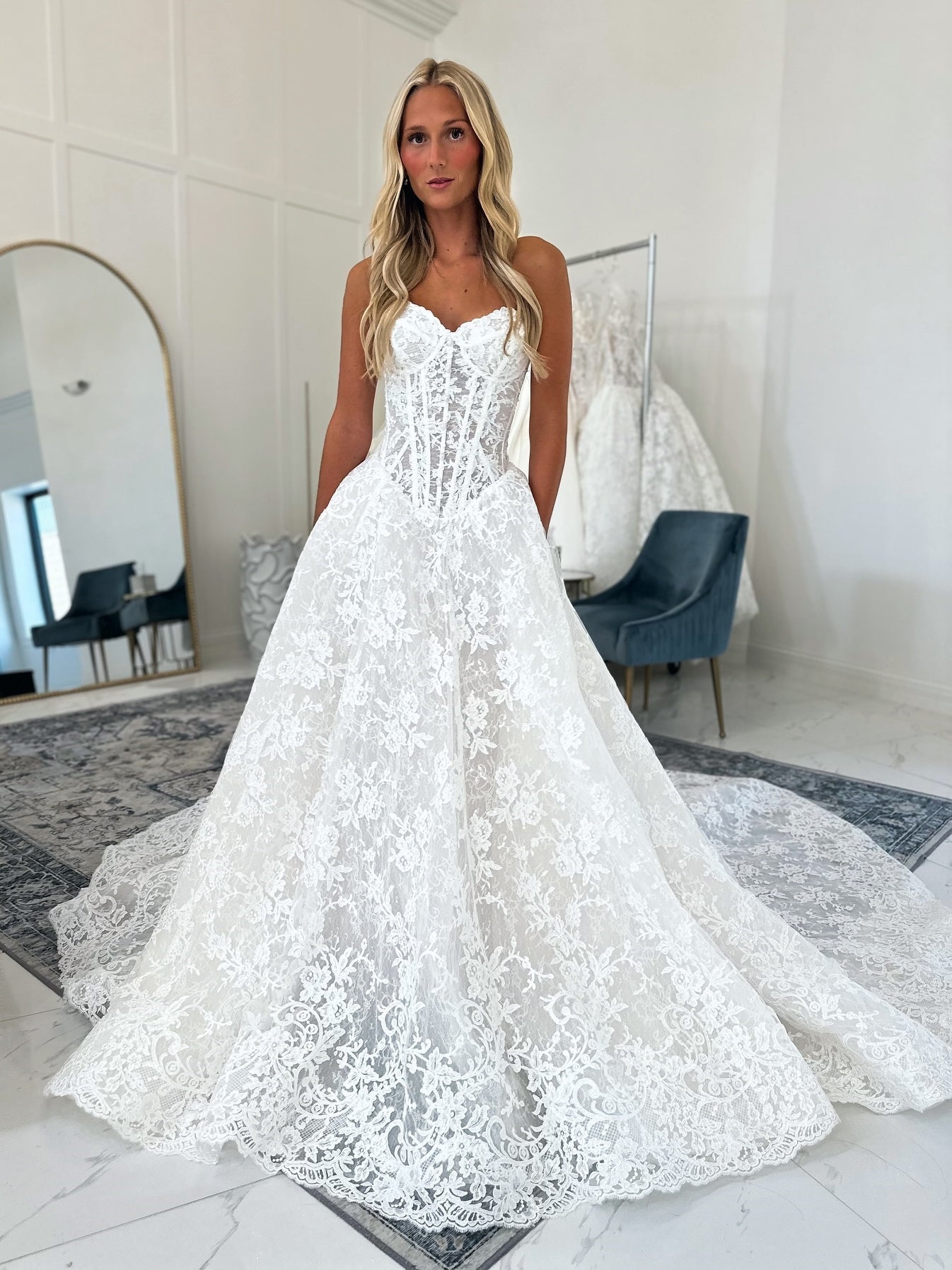Romantic Sweetheart Neck Corset Lace A-Line Bridal Wedding Gown