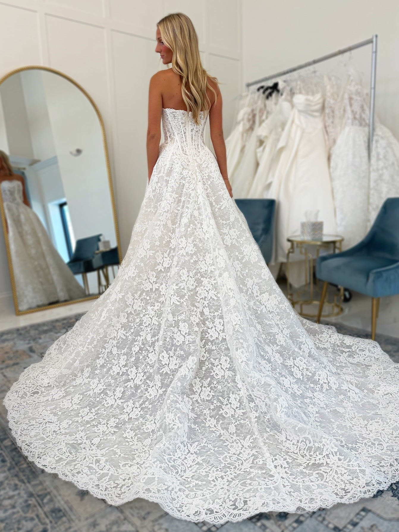 Romantic Sweetheart Neck Corset Lace A-Line Bridal Wedding Gown