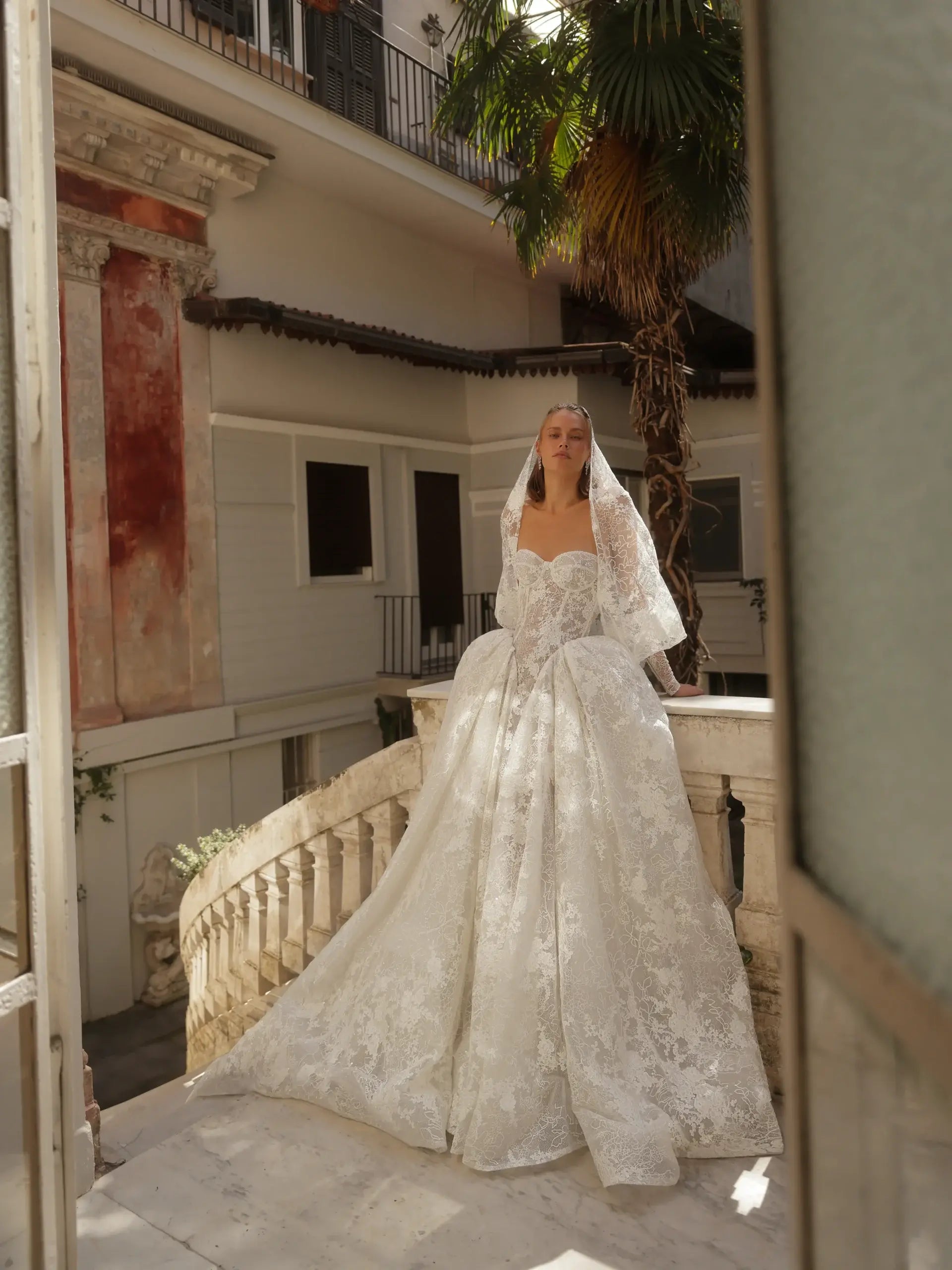 Glamorous Ivory Lace Sweetheart Nec Ball Gown Wedding Dress with Veil ZP120 - View 4 | VelvetHem