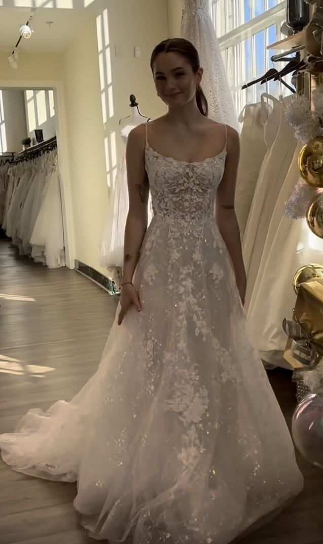 Elegant A Line Sparkly Appliques Long Wedding Dress Princess Evening Dress fg6859