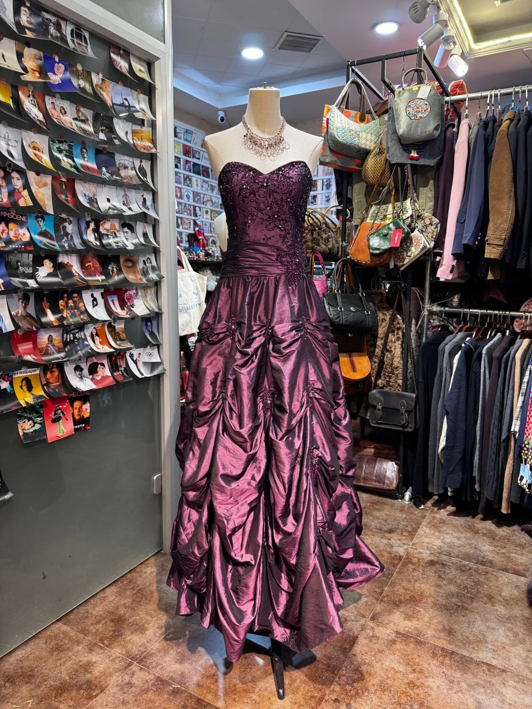 Vintage Luxury Sweetheart Neckline Embroidered Layered Pleated Satin Long Prom Dress Evening Dress