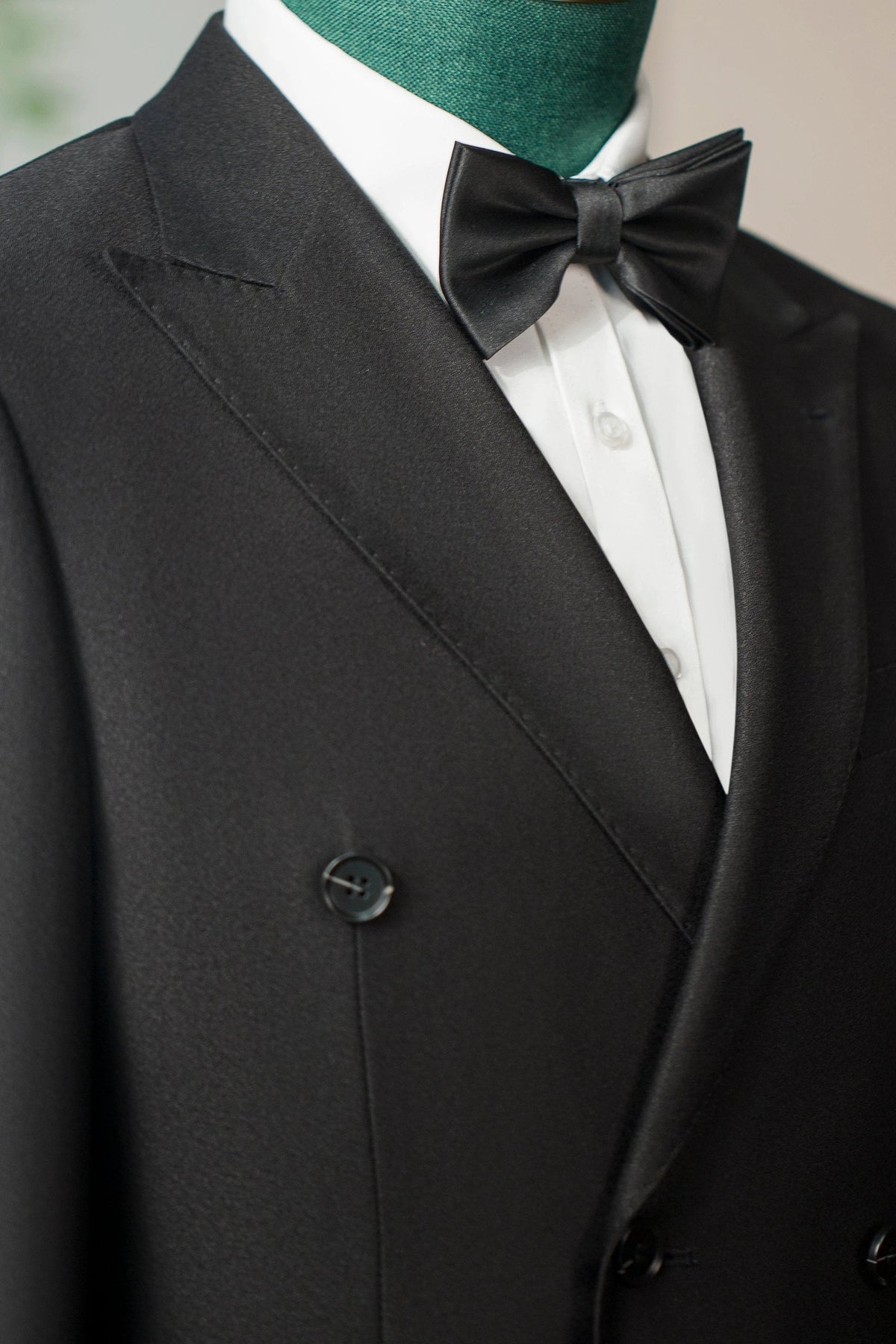 Double-Breasted Black Wool Tuxedo for Groom and Groomsmen Formal Wedding Suit (ZD17103)