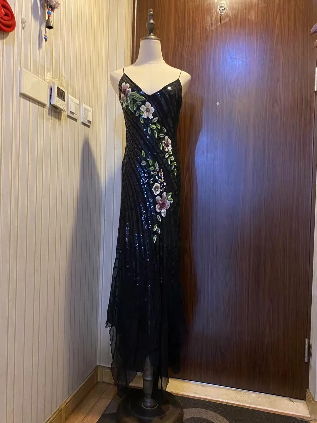 Retro Black Mermaid Deep V Halter Sequined Long Prom Dress Evening Dress - VelvetHem