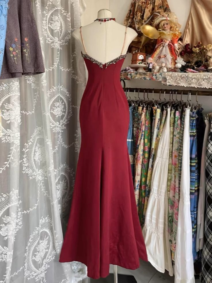 Vintage V-Neck Lace Burgundy Long Prom Dress Mermaid Party Evening Gown - View 2 | FashionDia