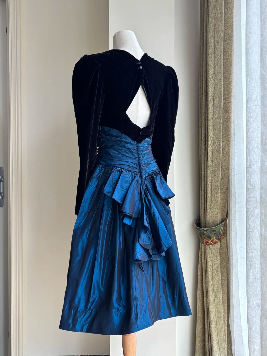Vintage Black And Blue A-Line Long-sleeved Velvet And Satin Prom & Evening Dress - View 3 | FashionDia