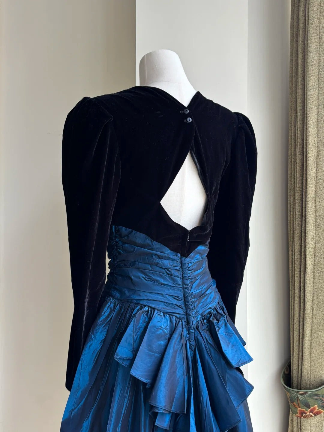 Vintage Black And Blue A-Line Long-sleeved Velvet And Satin Prom & Evening Dress - View 4 | FashionDia