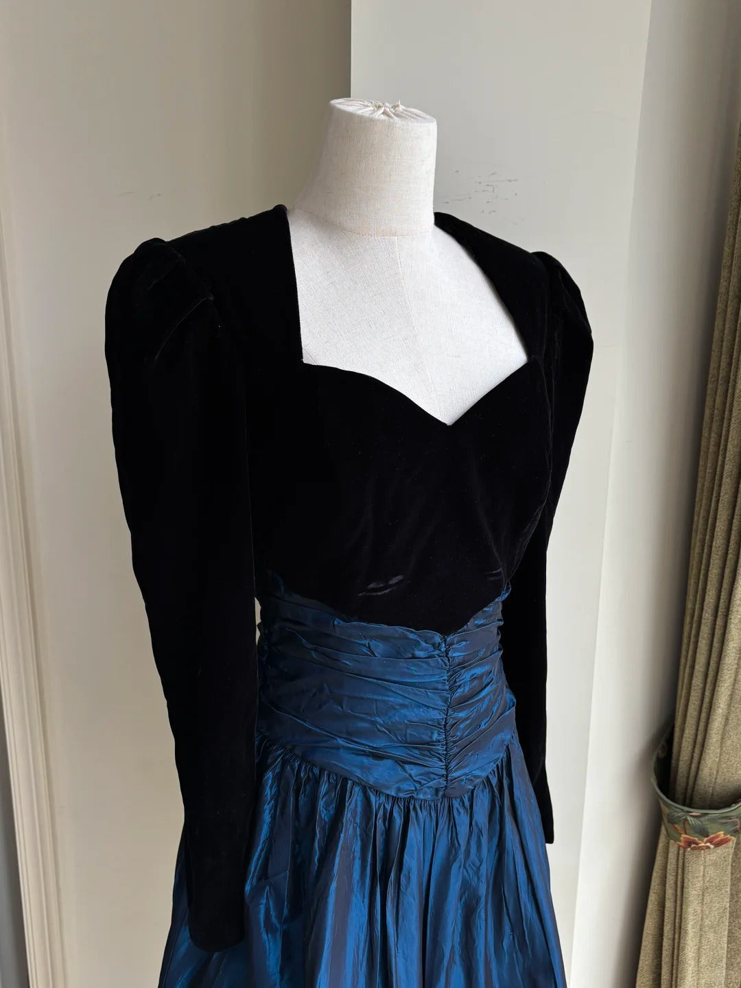 Vintage Black And Blue A-Line Long-sleeved Velvet And Satin Prom & Evening Dress - View 5 | FashionDia
