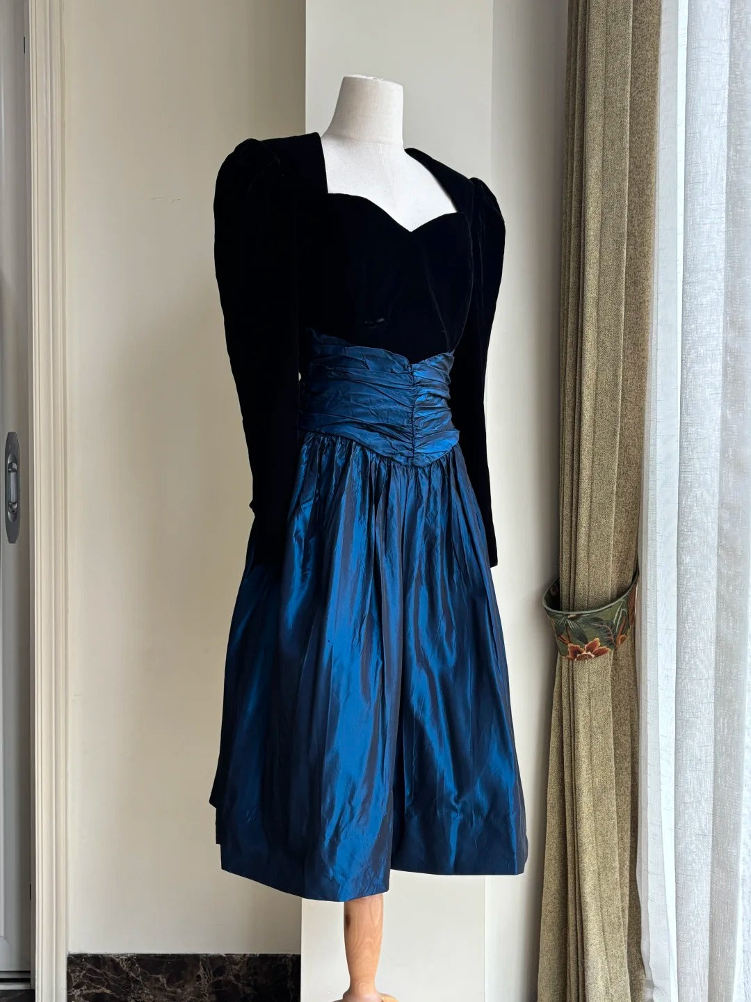 Vintage Black And Blue A-Line Long-sleeved Velvet And Satin Prom & Evening Dress - View 6 | FashionDia