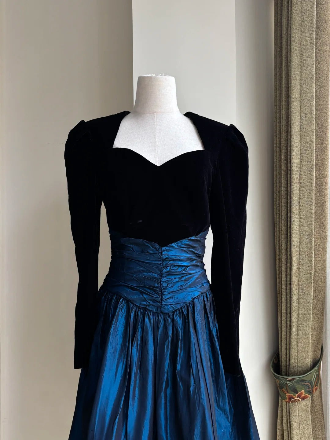 Vintage Black And Blue A-Line Long-sleeved Velvet And Satin Prom & Evening Dress - View 7 | FashionDia