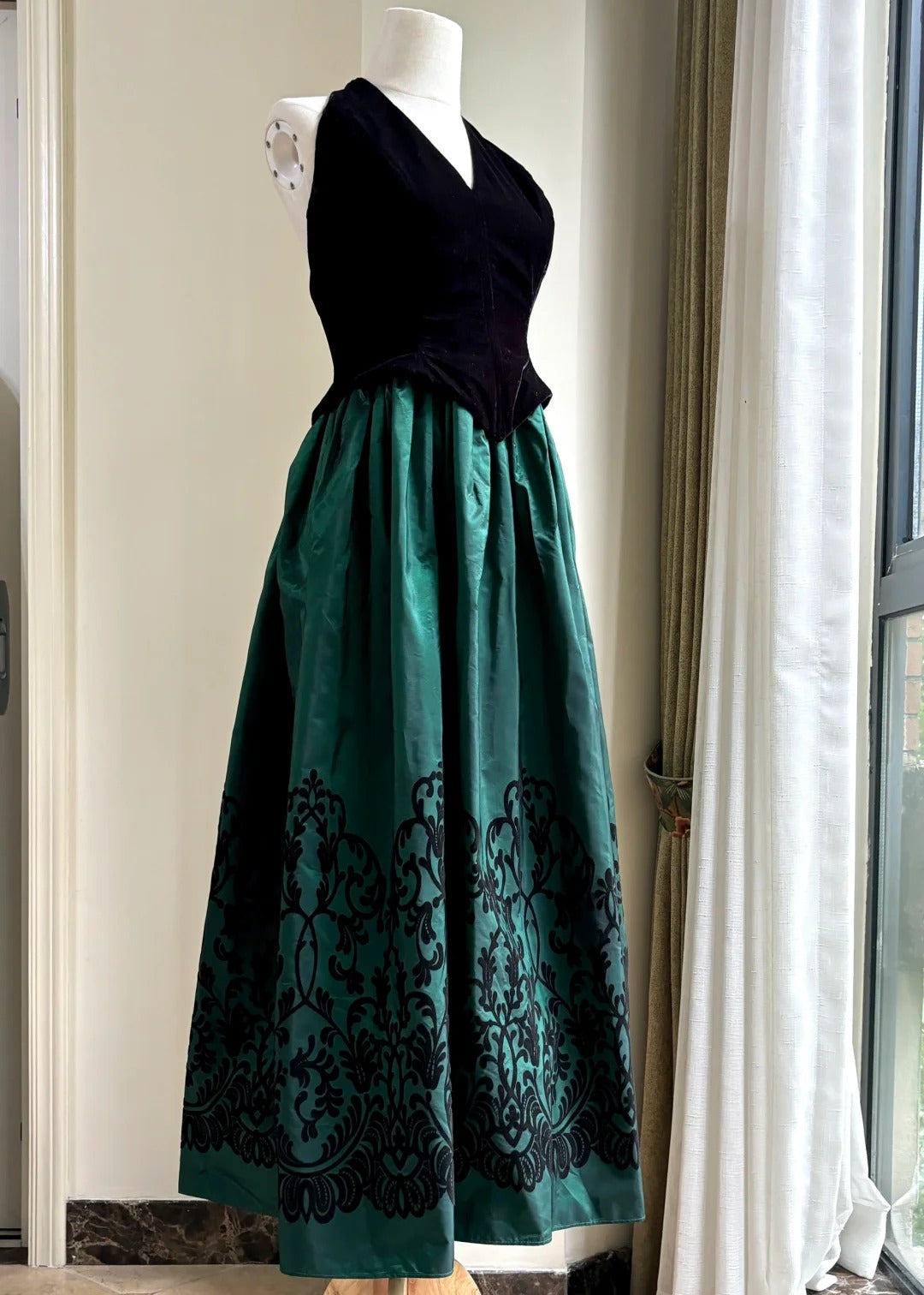 Retro Black And Green A-Line Halter Neck Velvet And Satin Prom & Evening Dress - View 3 | FashionDia