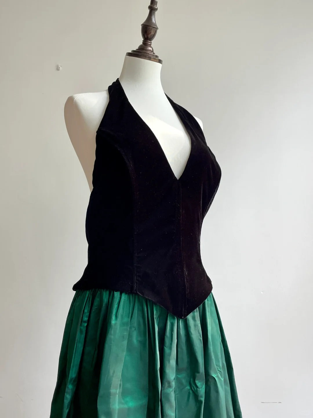 Retro Black And Green A-Line Halter Neck Velvet And Satin Prom & Evening Dress - View 6 | FashionDia