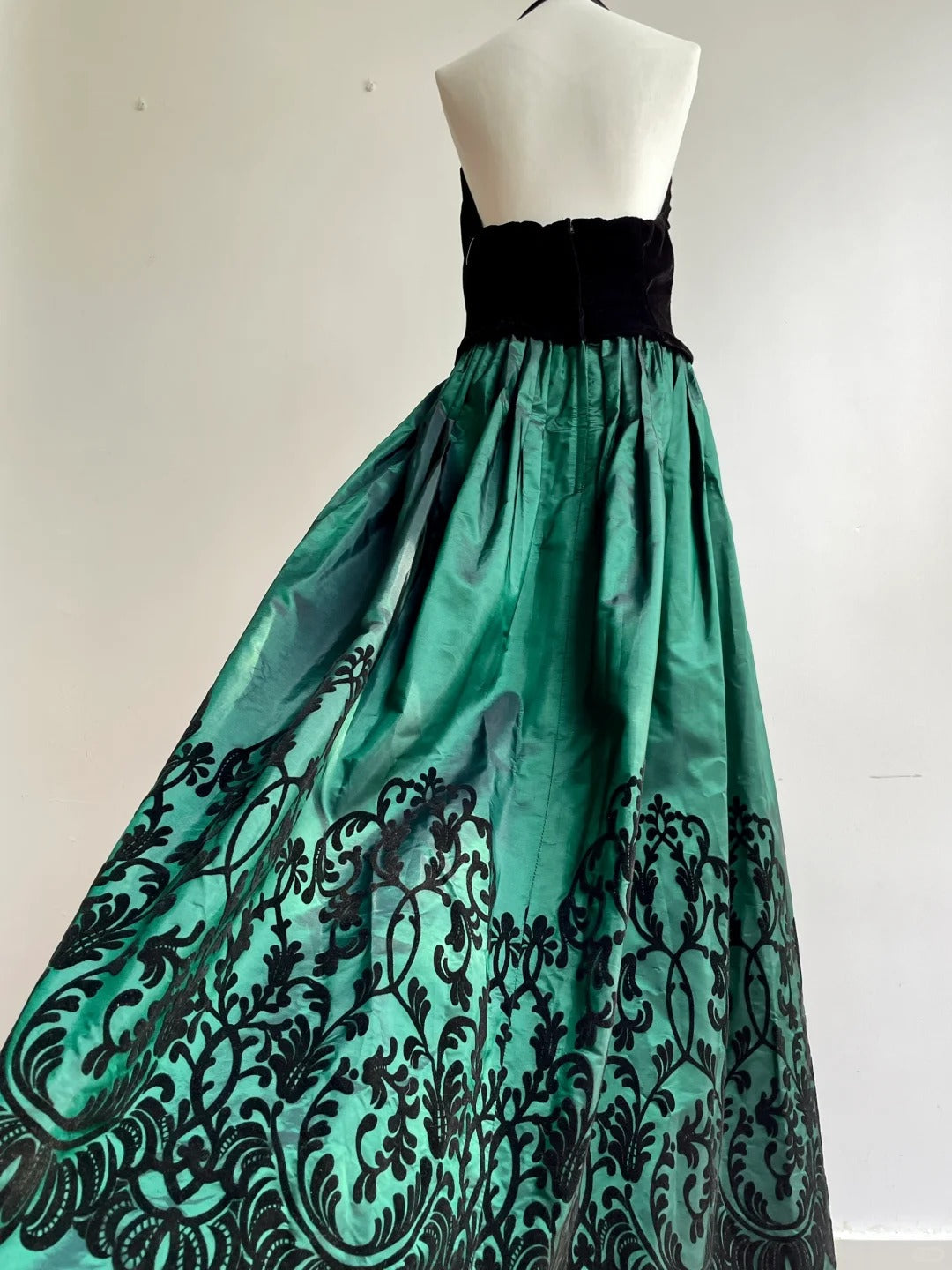 Retro Black And Green A-Line Halter Neck Velvet And Satin Prom & Evening Dress - View 7 | FashionDia