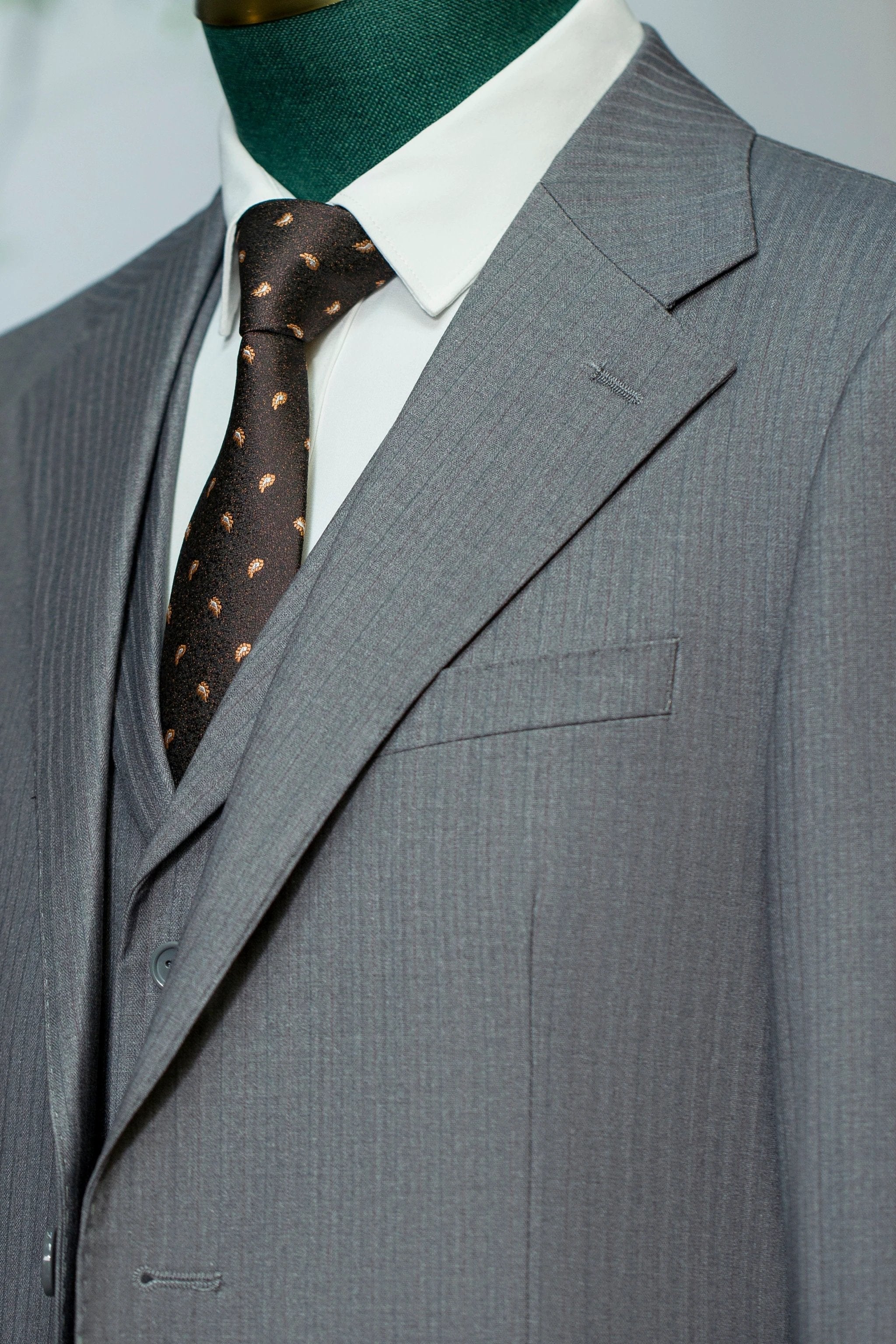 Subtle Pinstripe Grey Wool Three Piece Suit for Groom and Business (ZD17099)