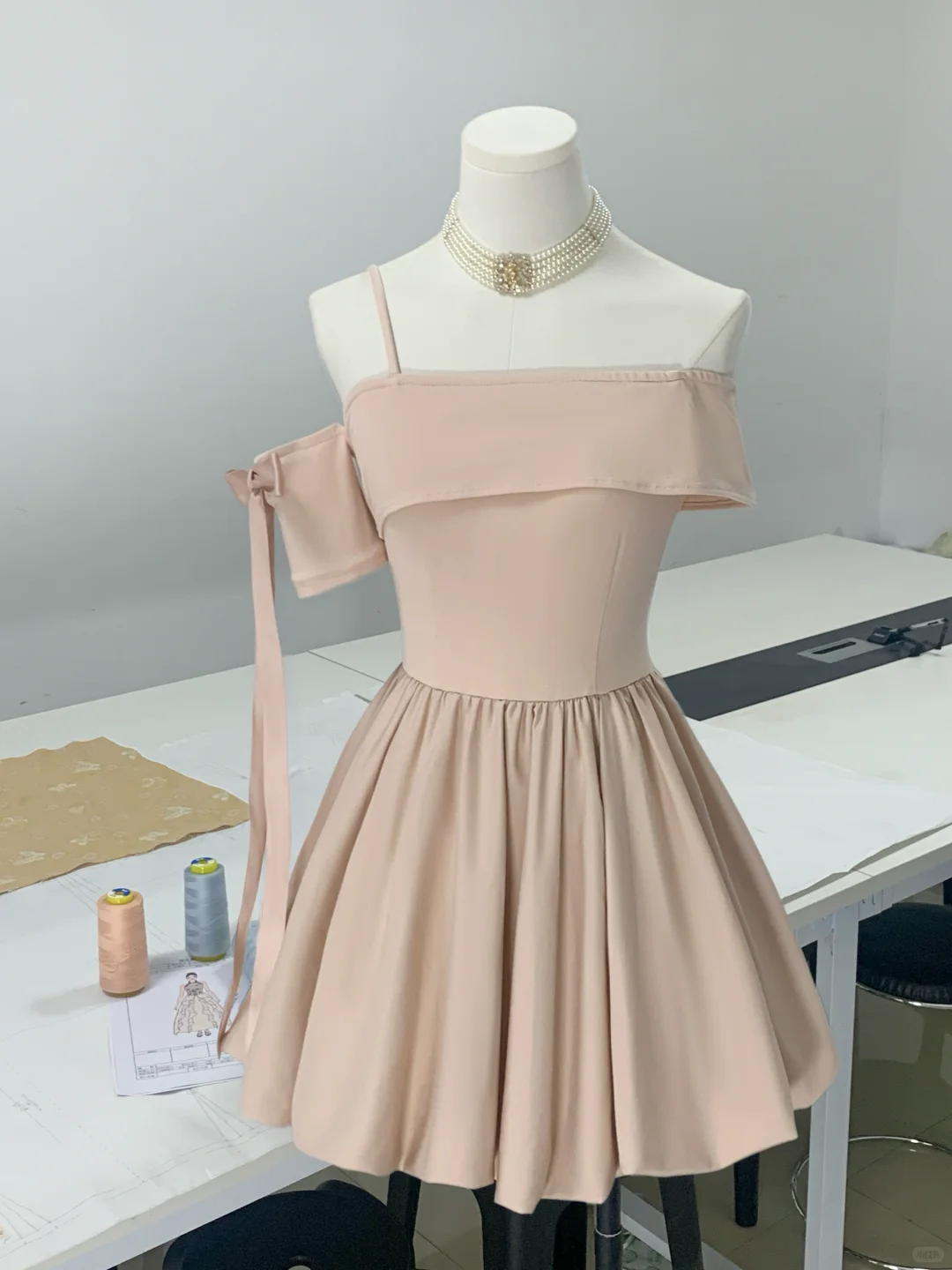 Elegant Off-the-Shoulder Pink A-Line Short Party Dress Homecoming Dress - View 4 | FashionDia