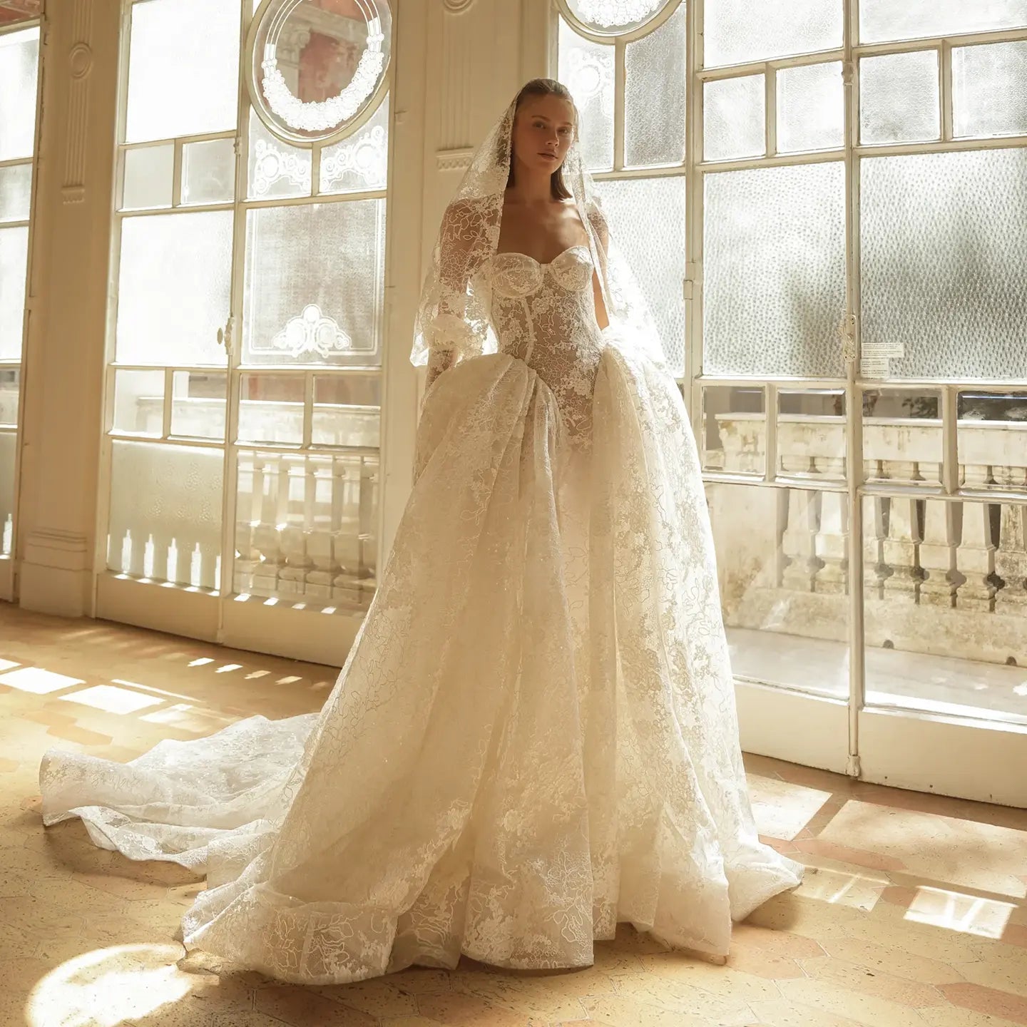 Glamorous Ivory Lace Sweetheart Nec Ball Gown Wedding Dress with Veil ZP120