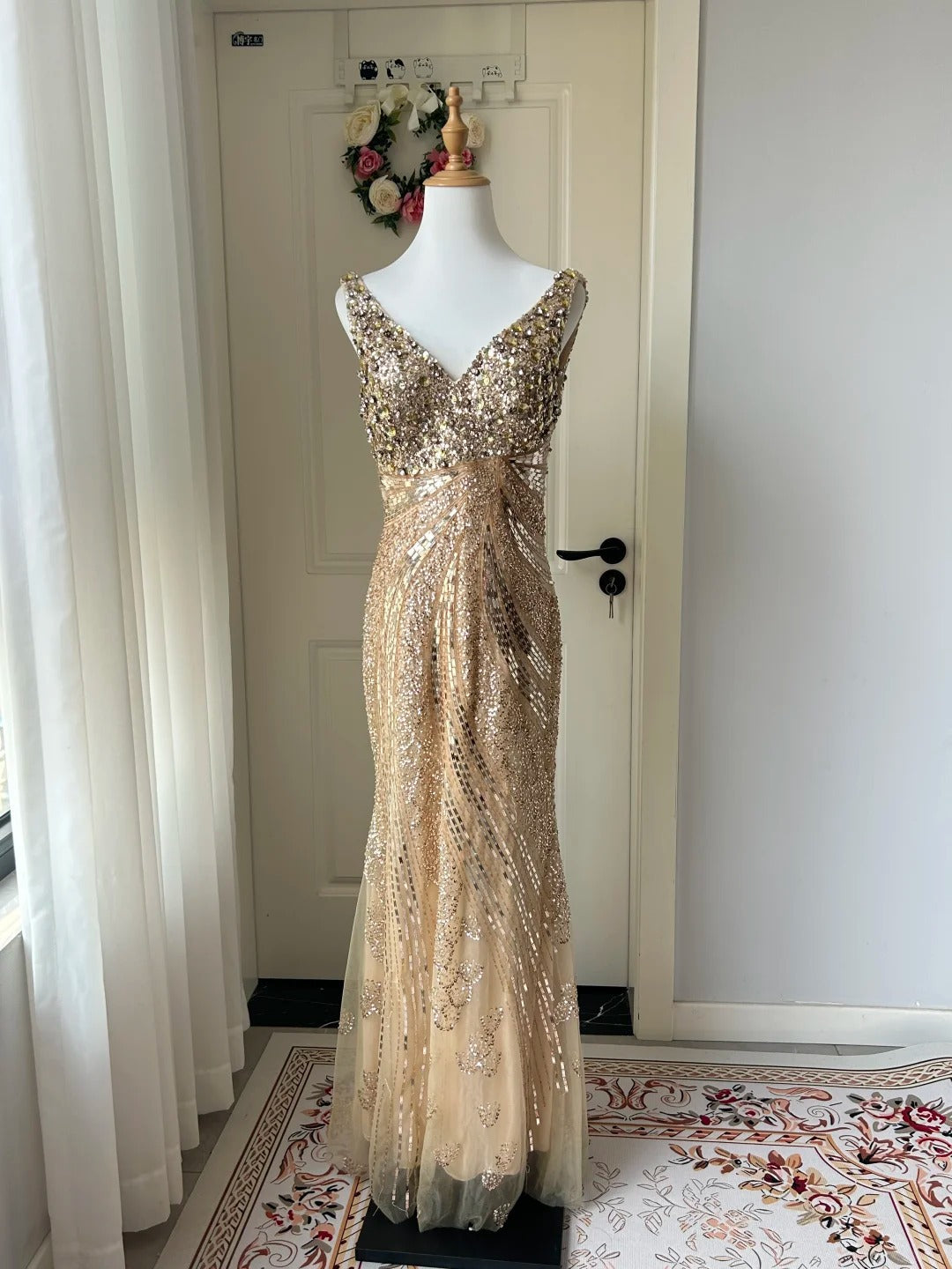 Luxurious Gold V-Neck Mermaid Sequined Long Prom & Evening Dress - FashionDia