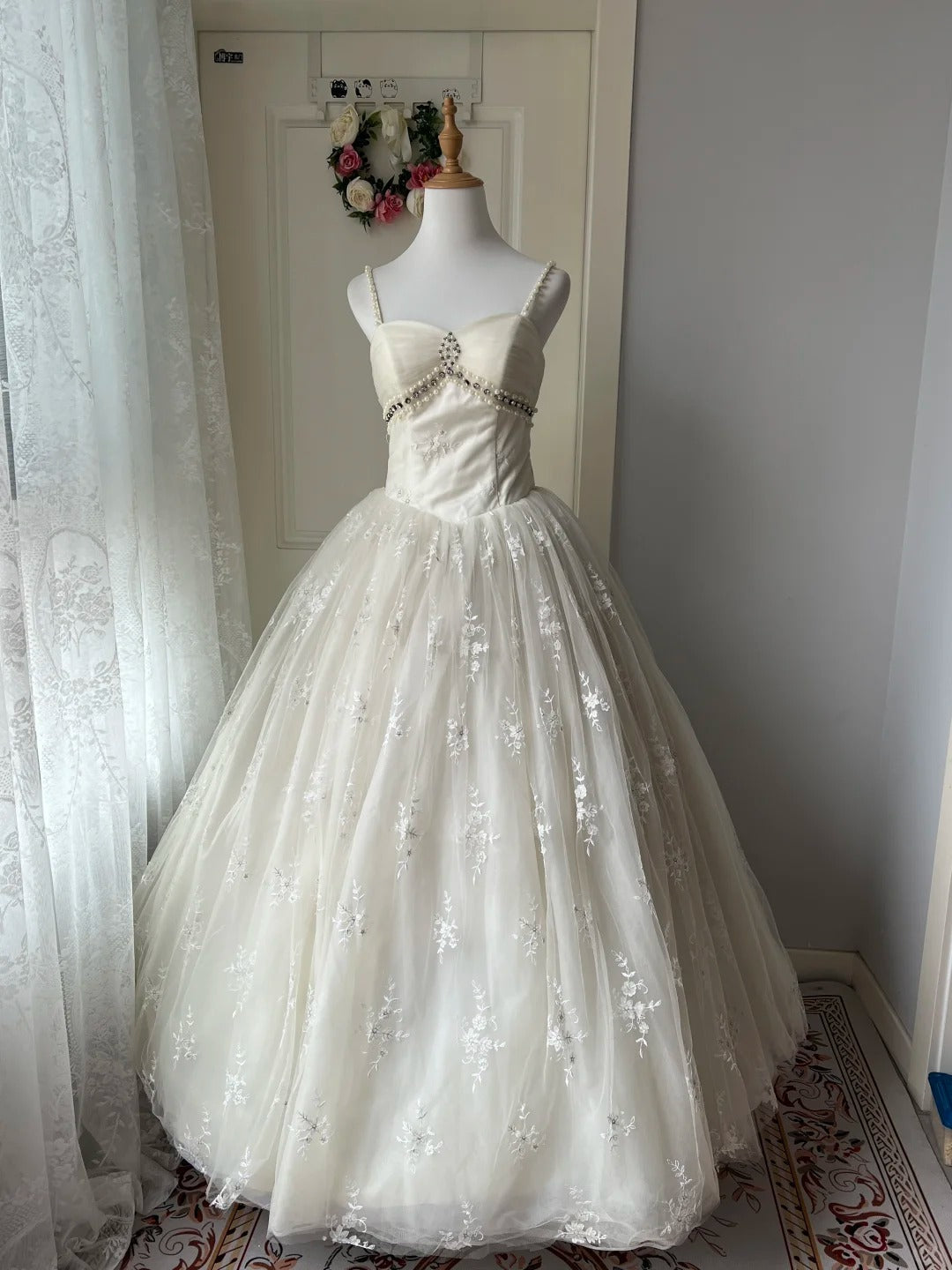 Vintage White Halter-neck Pearl Lace Tulle Ball Gown Evening Dress - VelvetHem