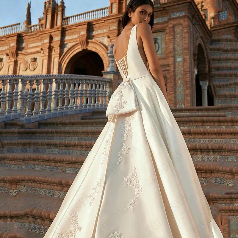 Spaghetti Straps V-Neck Vestido De Novia Sleeveless Appliques Satin Bride Party Backless A-Line Wedding Dress For Women (ZD13532)