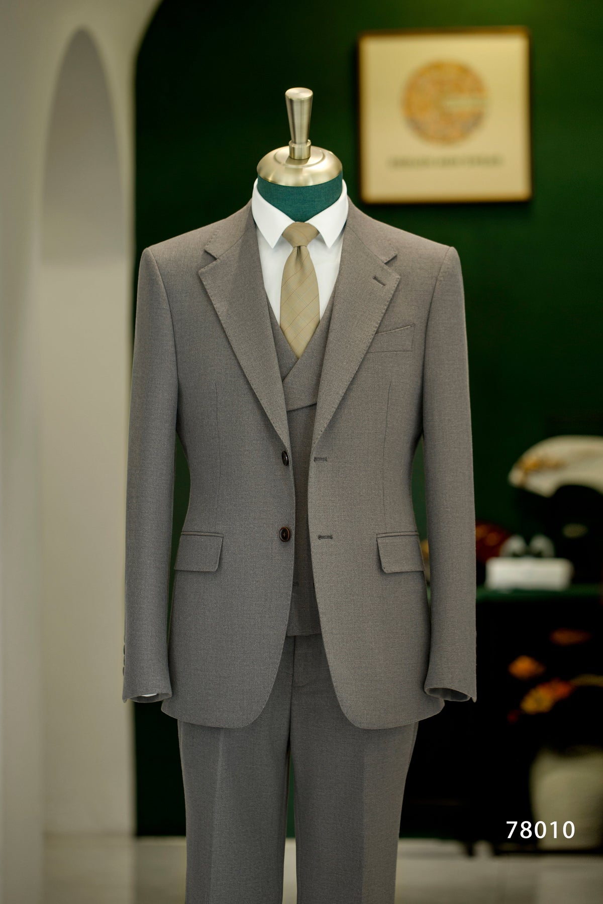 Three-Piece Solid Taupe Grey Wool Suit | Tailored Formal Groom & Business Suit by 男装