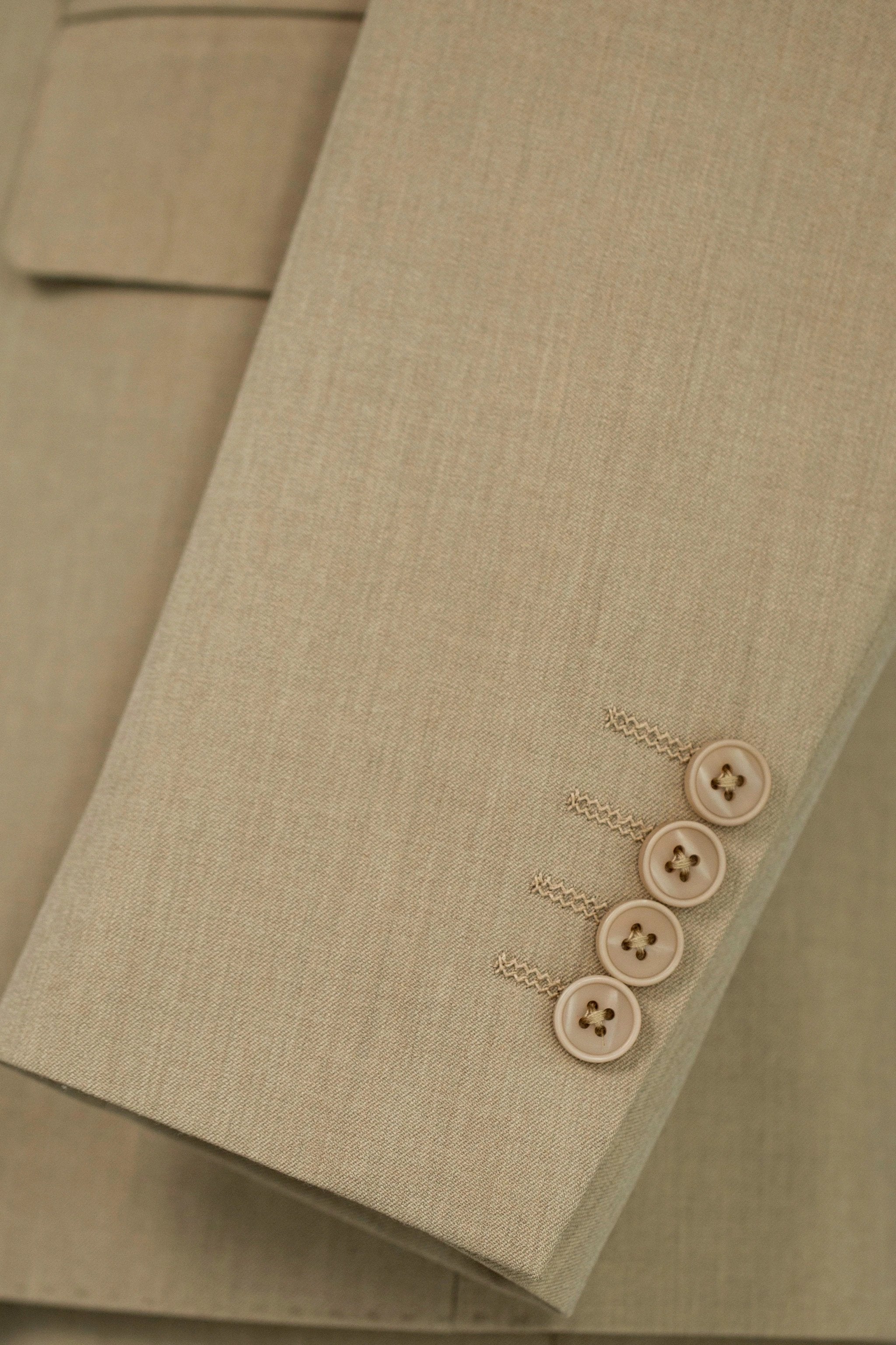 Beige Linen Blend 3 Piece Tailored Wedding Suit For Groom And Groomsmen (ZD17119)