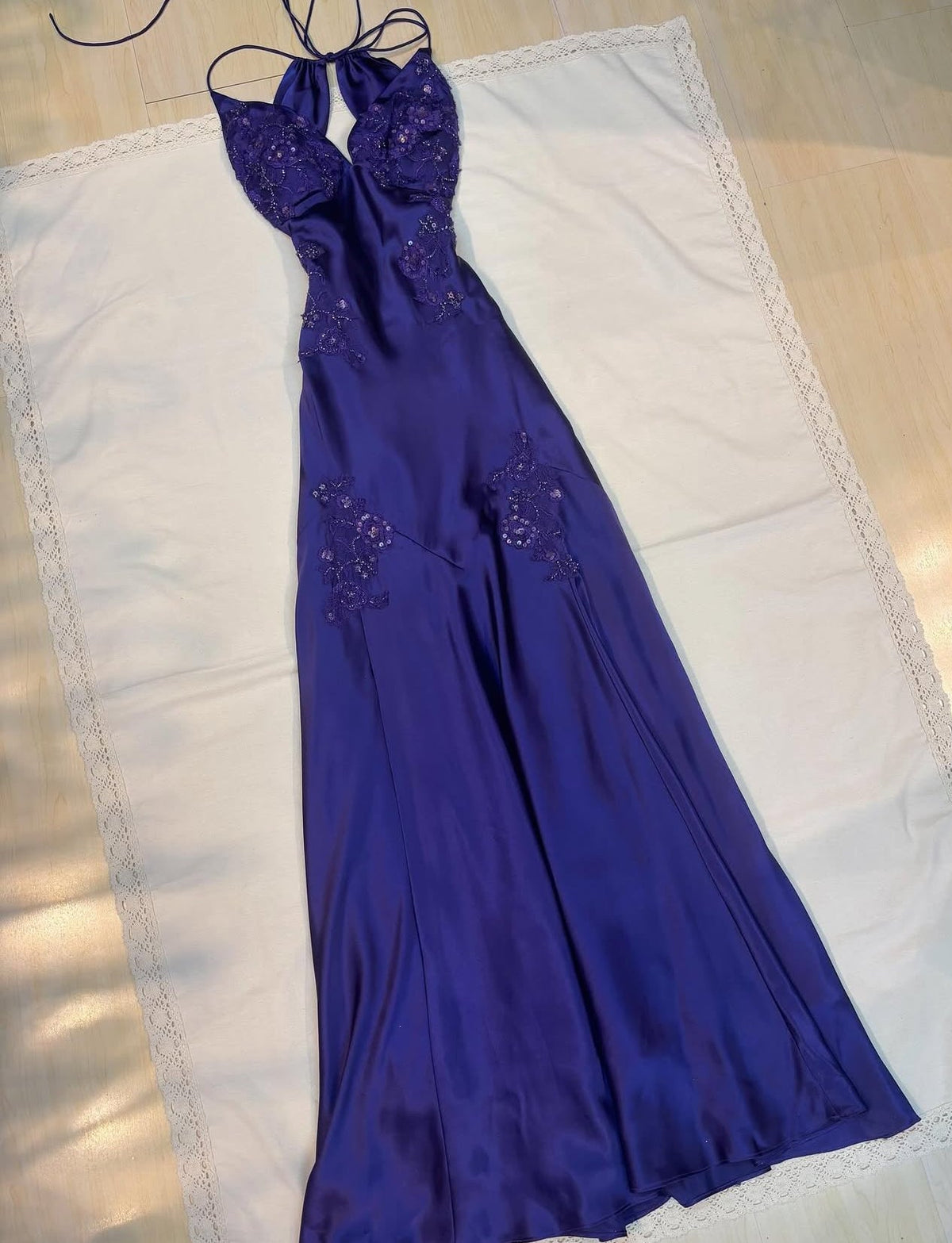 Purple Satin A Line Long Prom Dresses Formal Party Dress with Appliques J2669