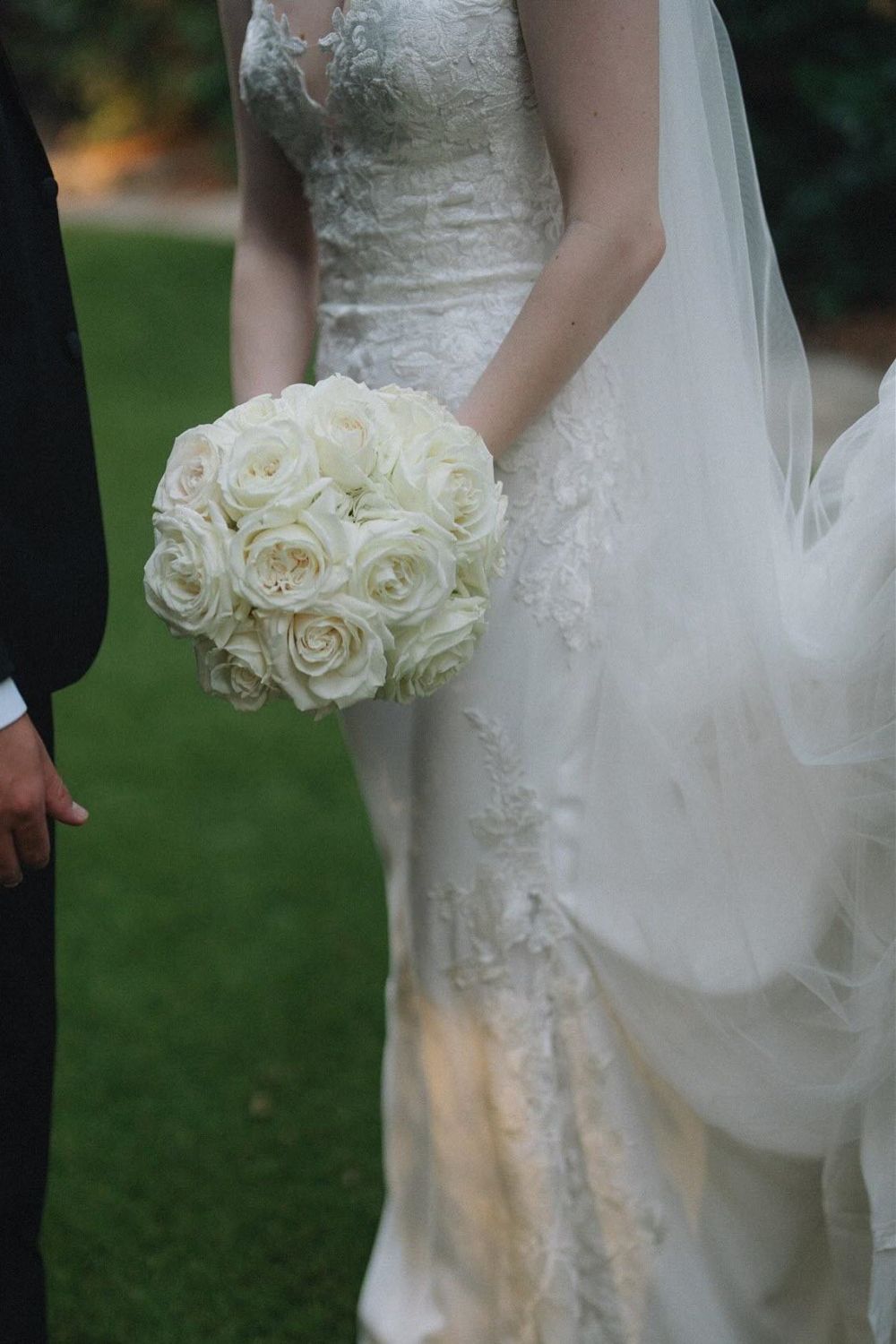Elegant Mermaid Sweetheart White Wedding Dress with Appliques