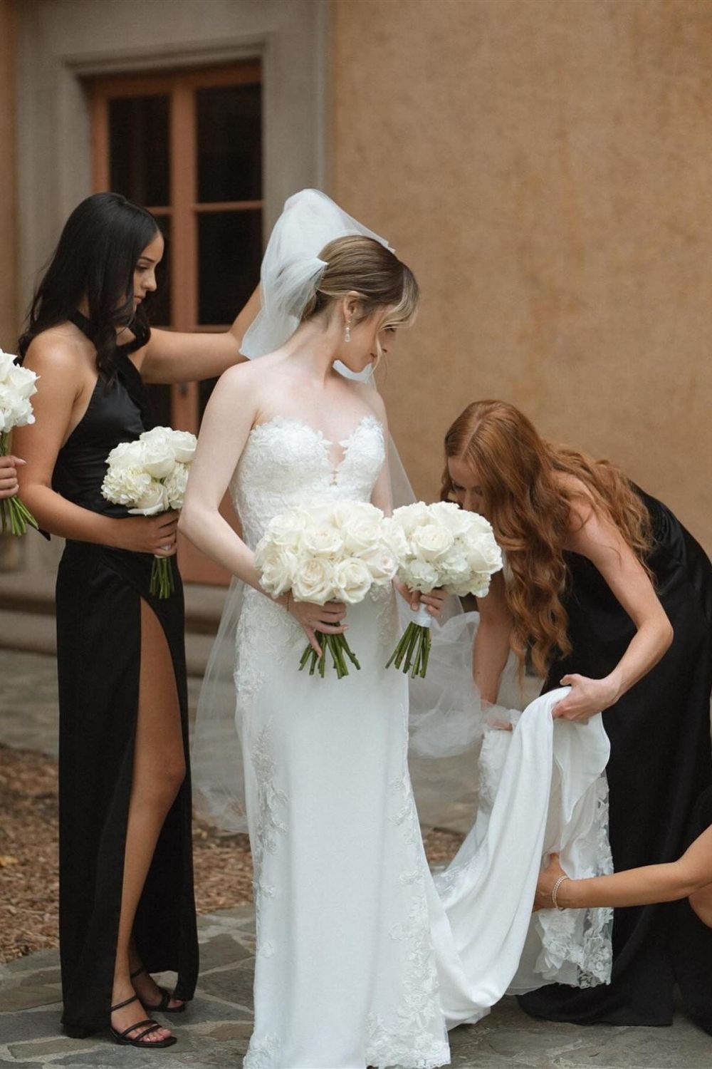 Elegant Mermaid Sweetheart White Wedding Dress with Appliques