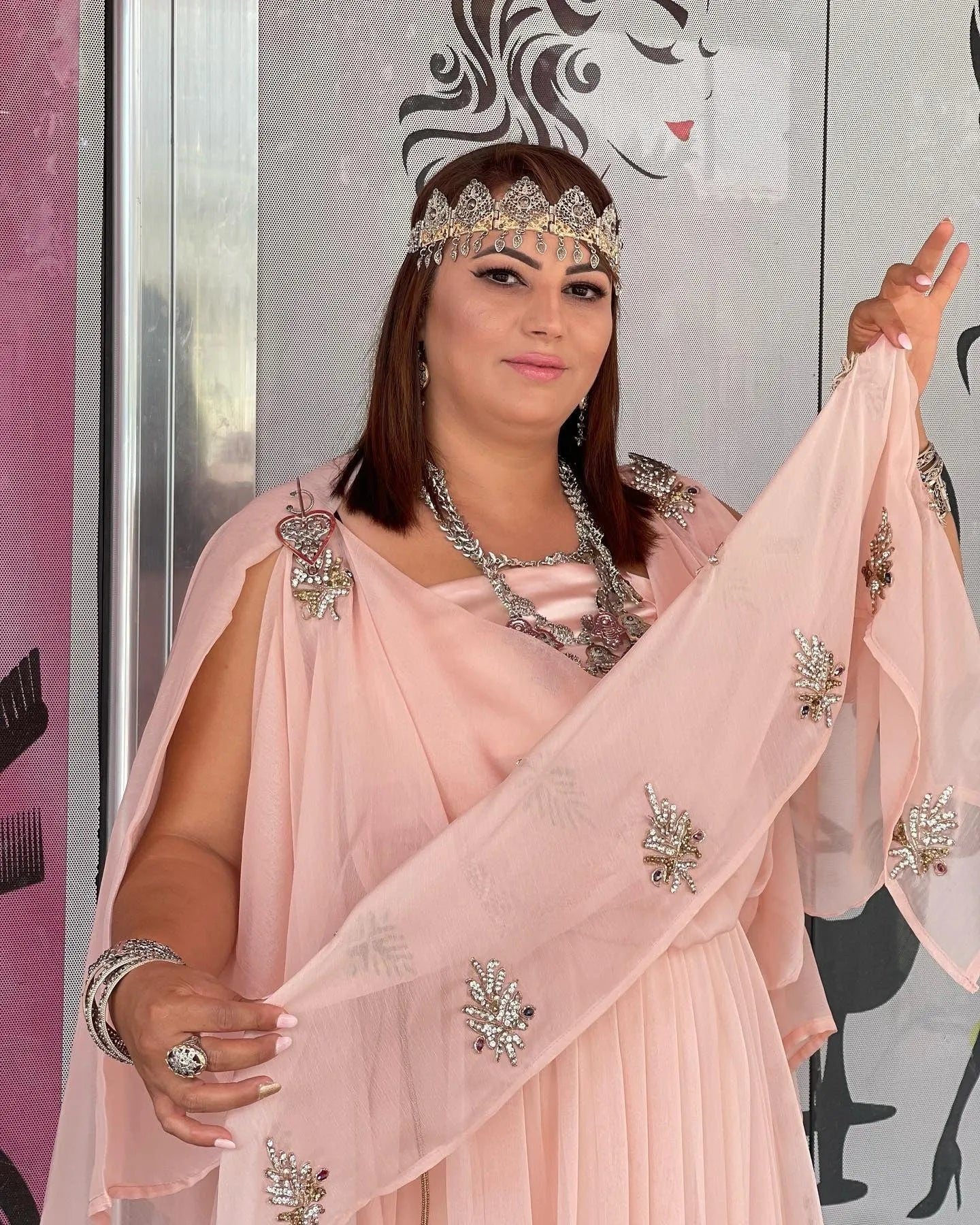 Baby Pink Prom Dress Chiffon A-Line Cape Sleeves Sequineds Formal Evening Dress Floor Length Kafeta Party Gowns