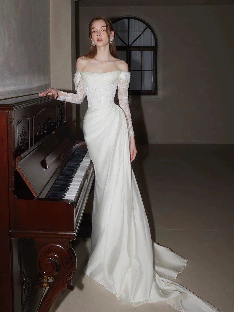 Elegant Off-the-Shoulder Lace Wedding Dress Long Bridal Gown - View 3 | FashionDia