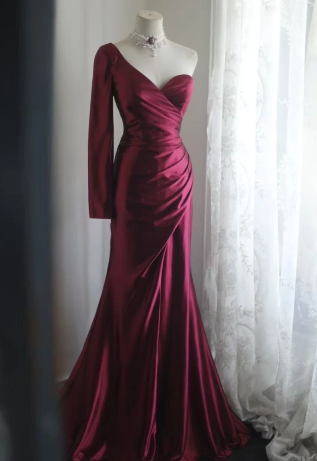 Vintage Burgundy One-Shoulder Satin Pleated Long Wedding Guest Dress Formal Slit Party Dress - View 5 | FashionDia