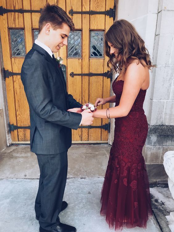 Elegant Mermaid Sweetheart Burgundy Lace Long Prom Evening Dresses - FashionDia