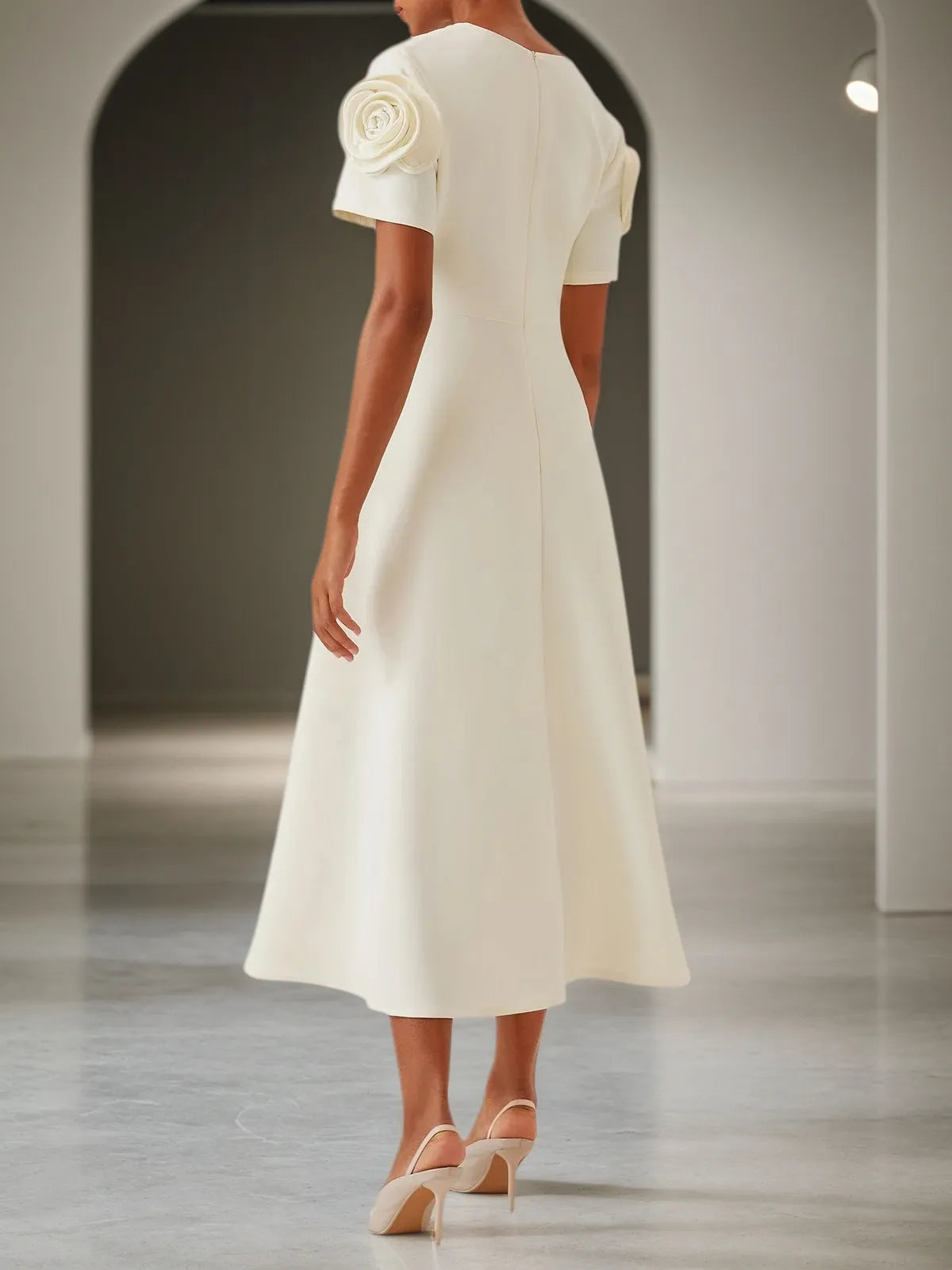 Off-White 3D Floral Short Sleeve V-Neck A-Line Maxi Dress - View 2 | FashionDia