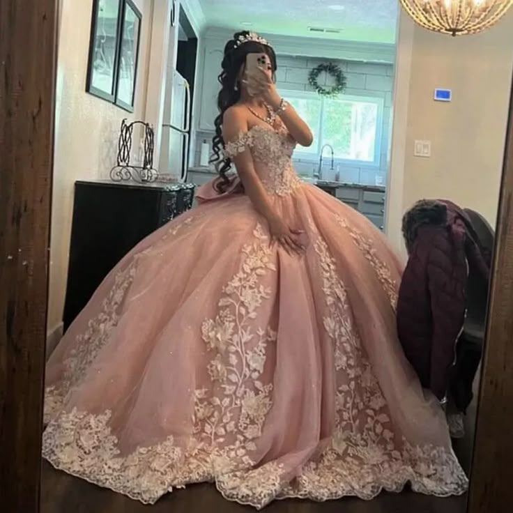 Light Pink Quinceanera Dresses with Bow Lace Appliques Sweet 15 16 Ball Gowns - View 2 | FashionDia