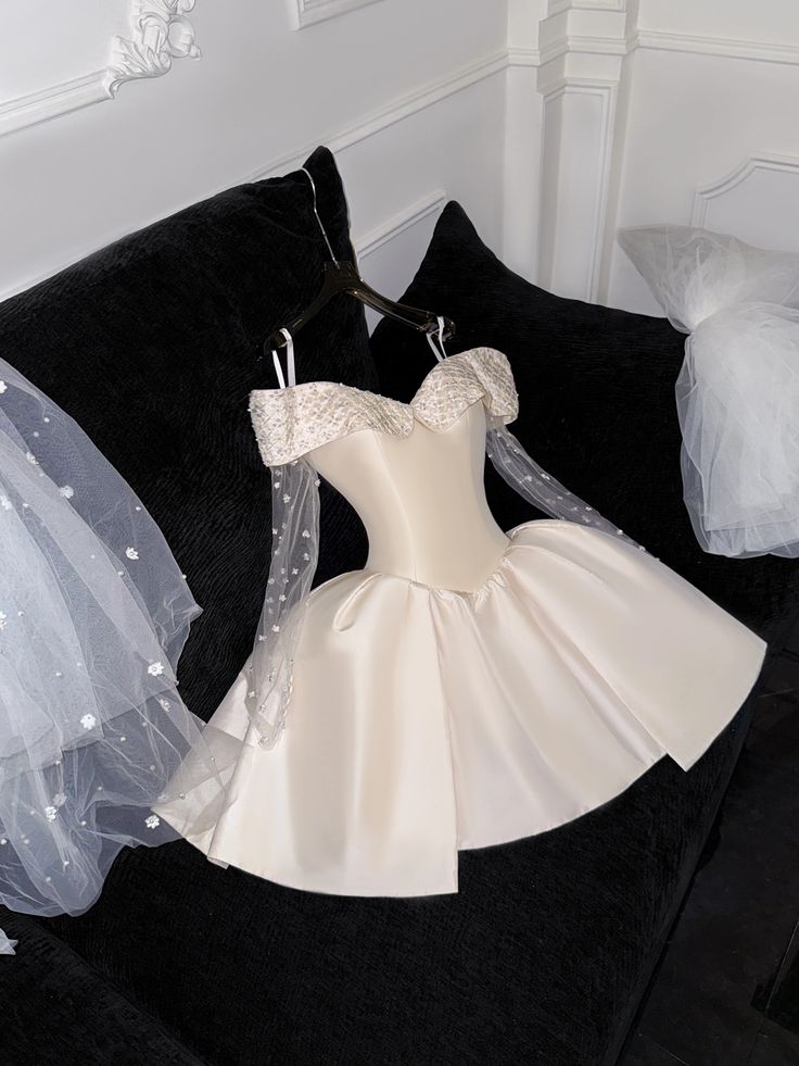 Off-the-Shoulder Short Homecoming Dress Short Wedding Party Dress - FashionDia