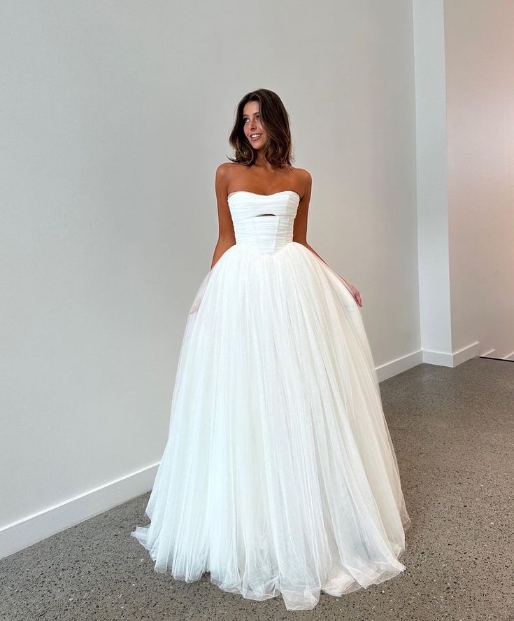 Elegant Boho Tulle Wedding Dress with Strapless Bodice fg6393