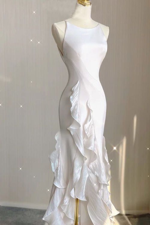 White Sheath Halter Backless Wedding Dress - View 4 | FashionDia