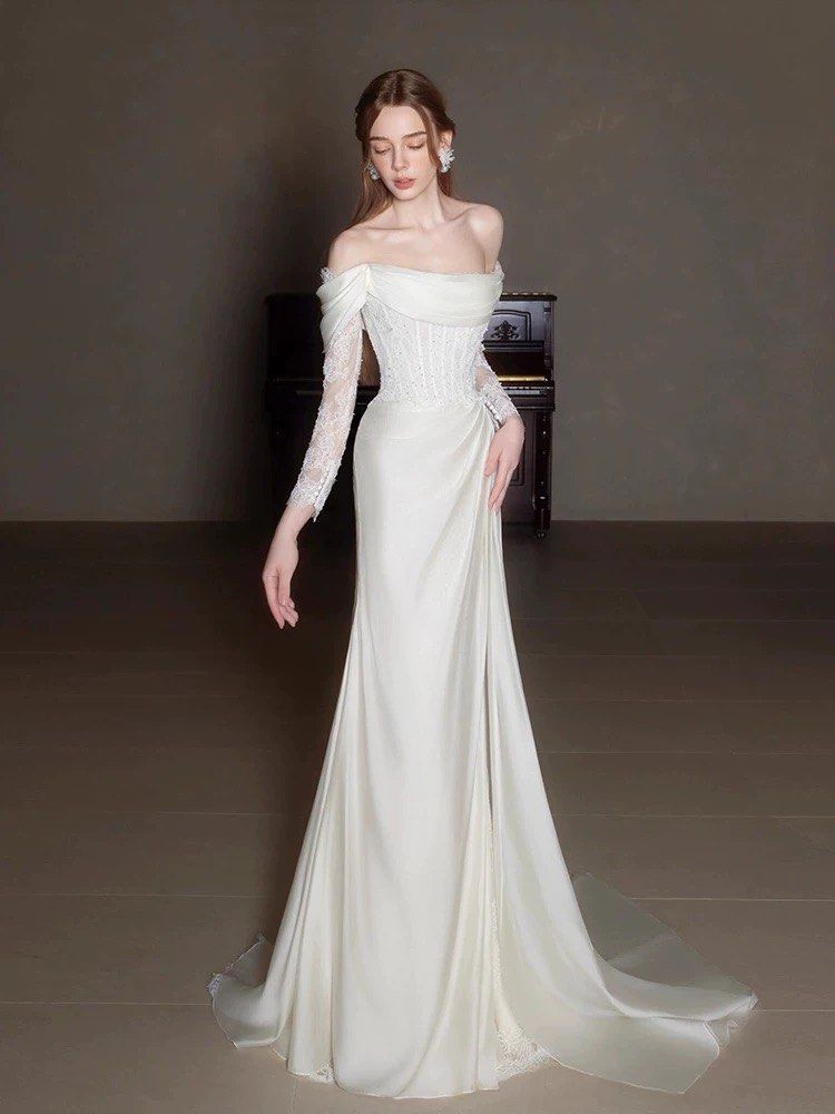 Elegant Off-the-Shoulder Lace Wedding Dress Long Bridal Gown - View 2 | FashionDia
